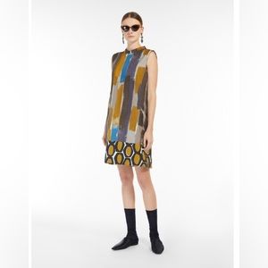 This is reversible MaxMara reversible dress beautiful colors and fabric